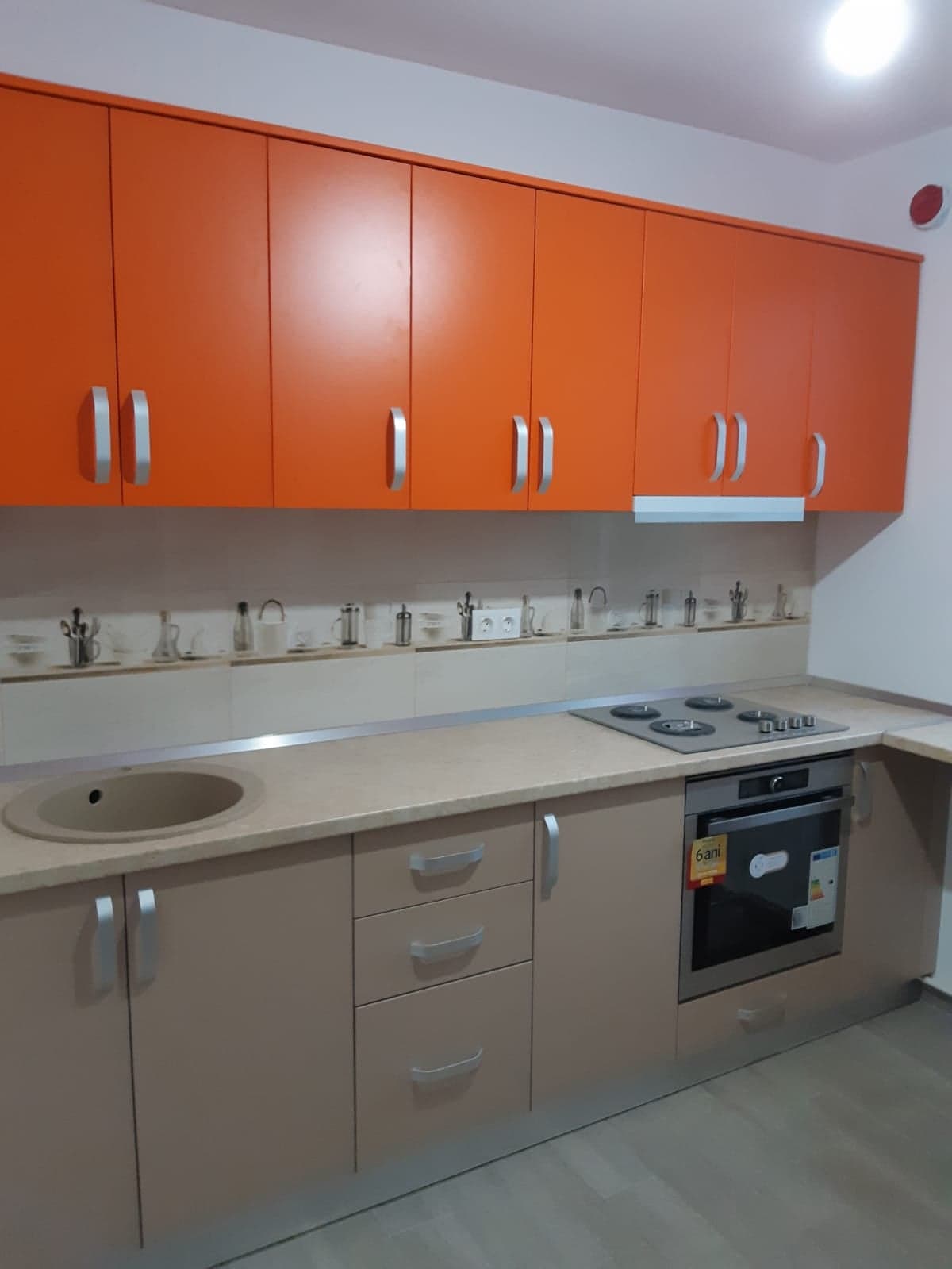 Imagine cu o piesă de mobilier