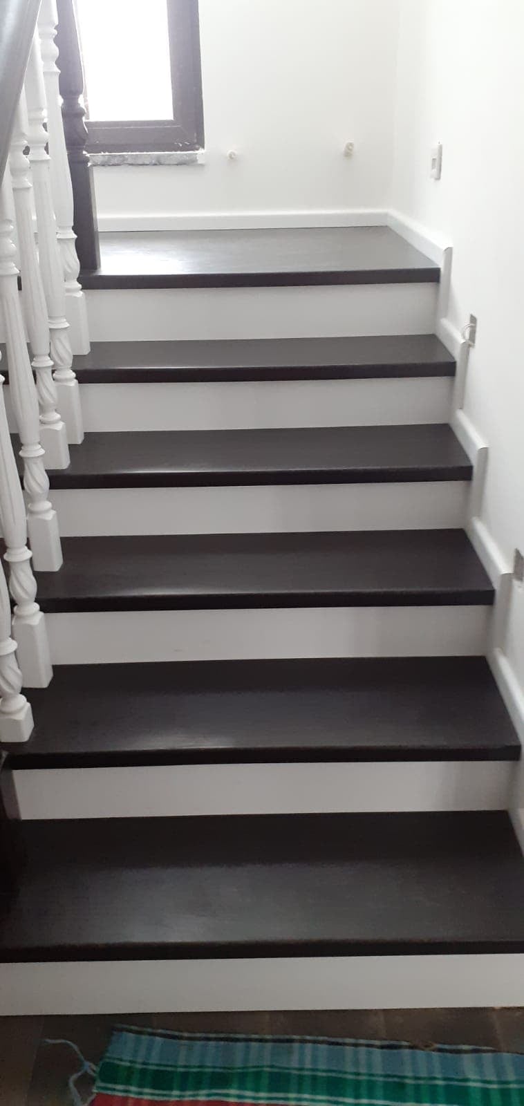 Imagine cu o piesă de mobilier