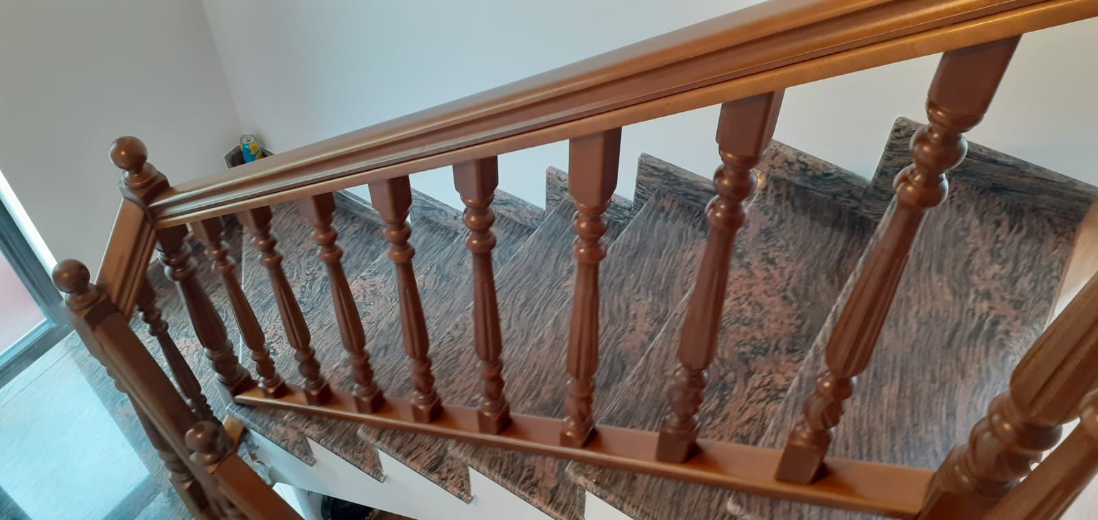Imagine cu o piesă de mobilier